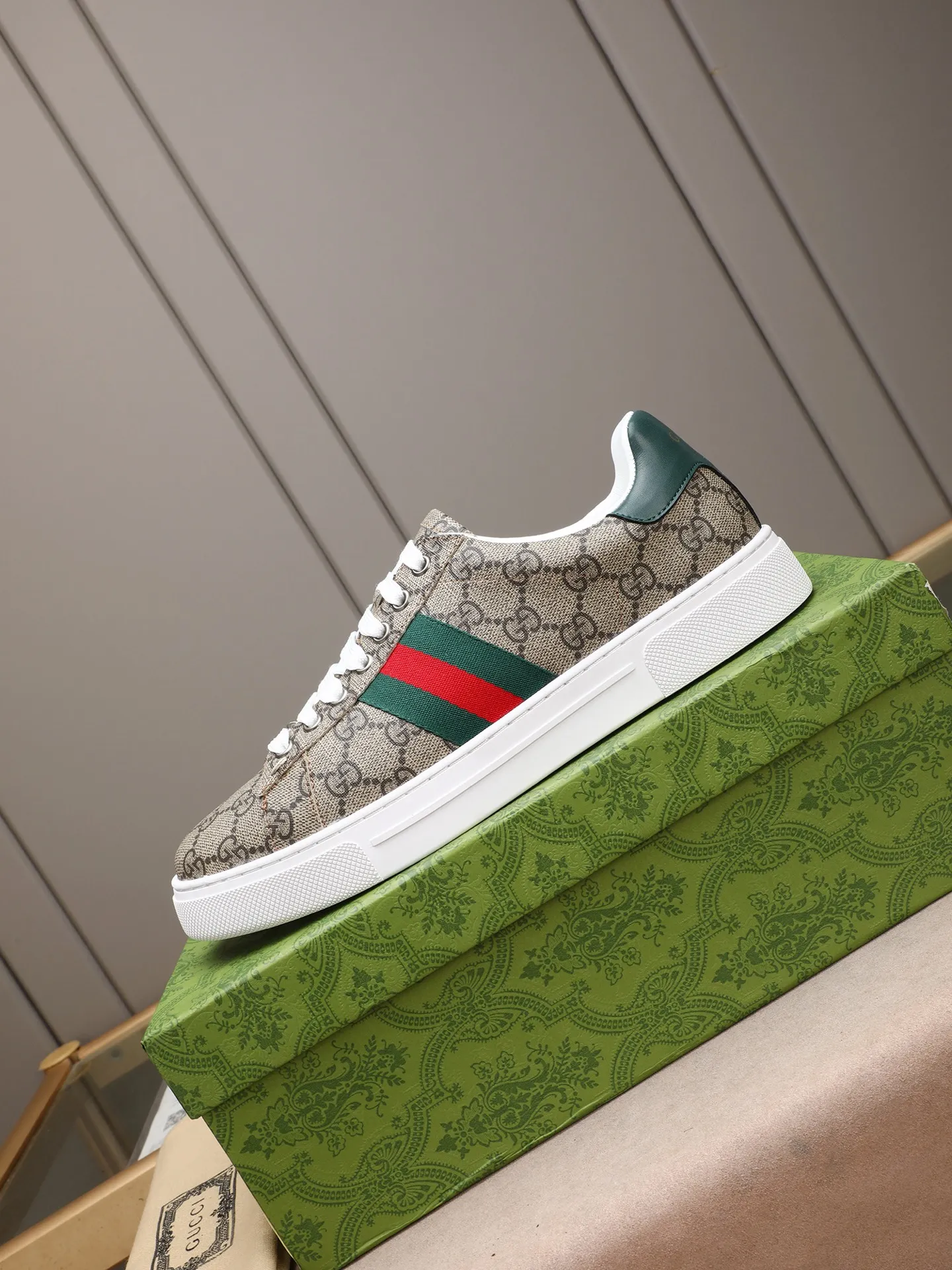 Men's shoes 💰400 [running volume version] GUGGI white shoe series! The fabric is made of imported cowhide➕Gucci special material➕sheep lining➕original rubber outsole, men's size 38-44 (45 can be customized)
